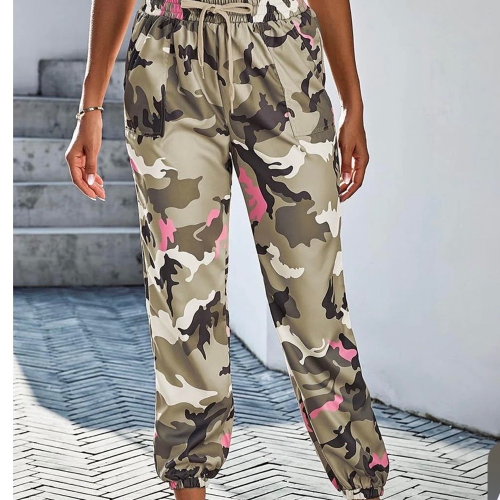NWOT: Large camo print cuffed pants
